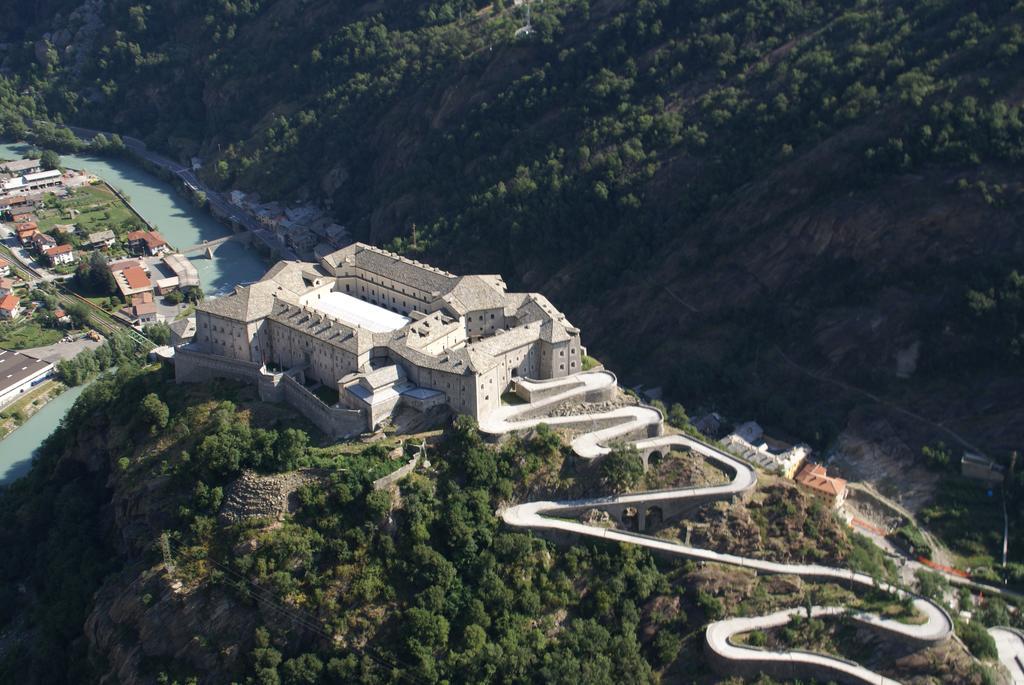 Hotel Ad Gallias Bard Esterno foto